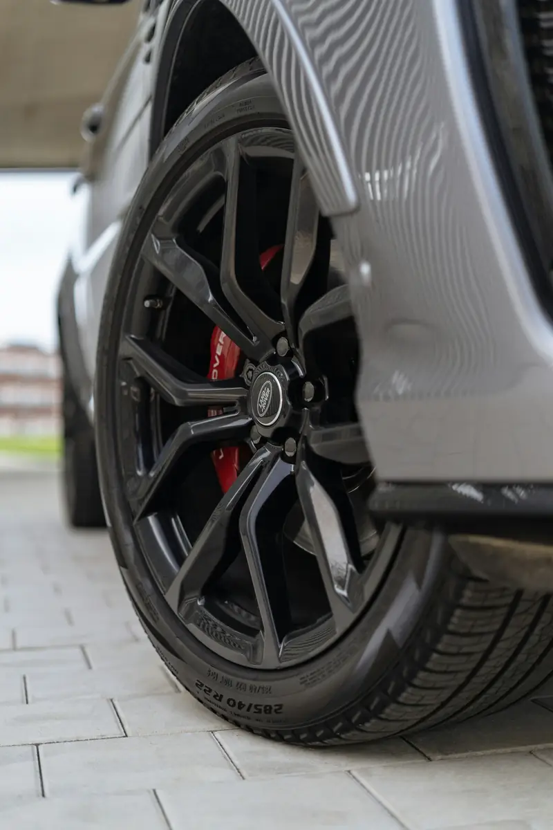 2020 Land Rover Range Rover Sport SVR — photo 3